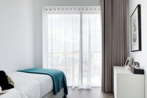 3 عدّة غرف نوم ومكواة/لوح كي وسرير سفر وواي فاي