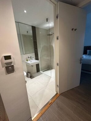 Douche, séchoir à cheveux
