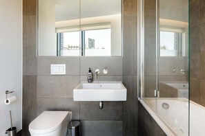 Douche, sèche-cheveux