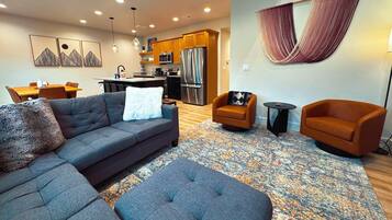 Smart TV, fireplace, offices, computer monitors