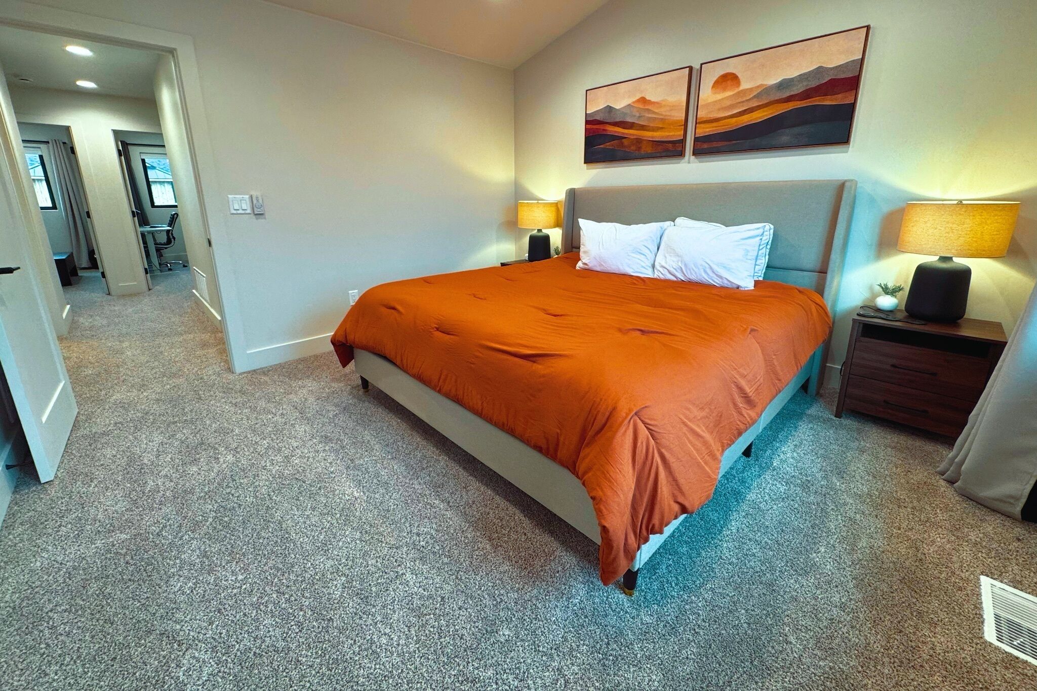 3 habitaciones, escritorio, tabla de planchar con plancha y wifi gratis 