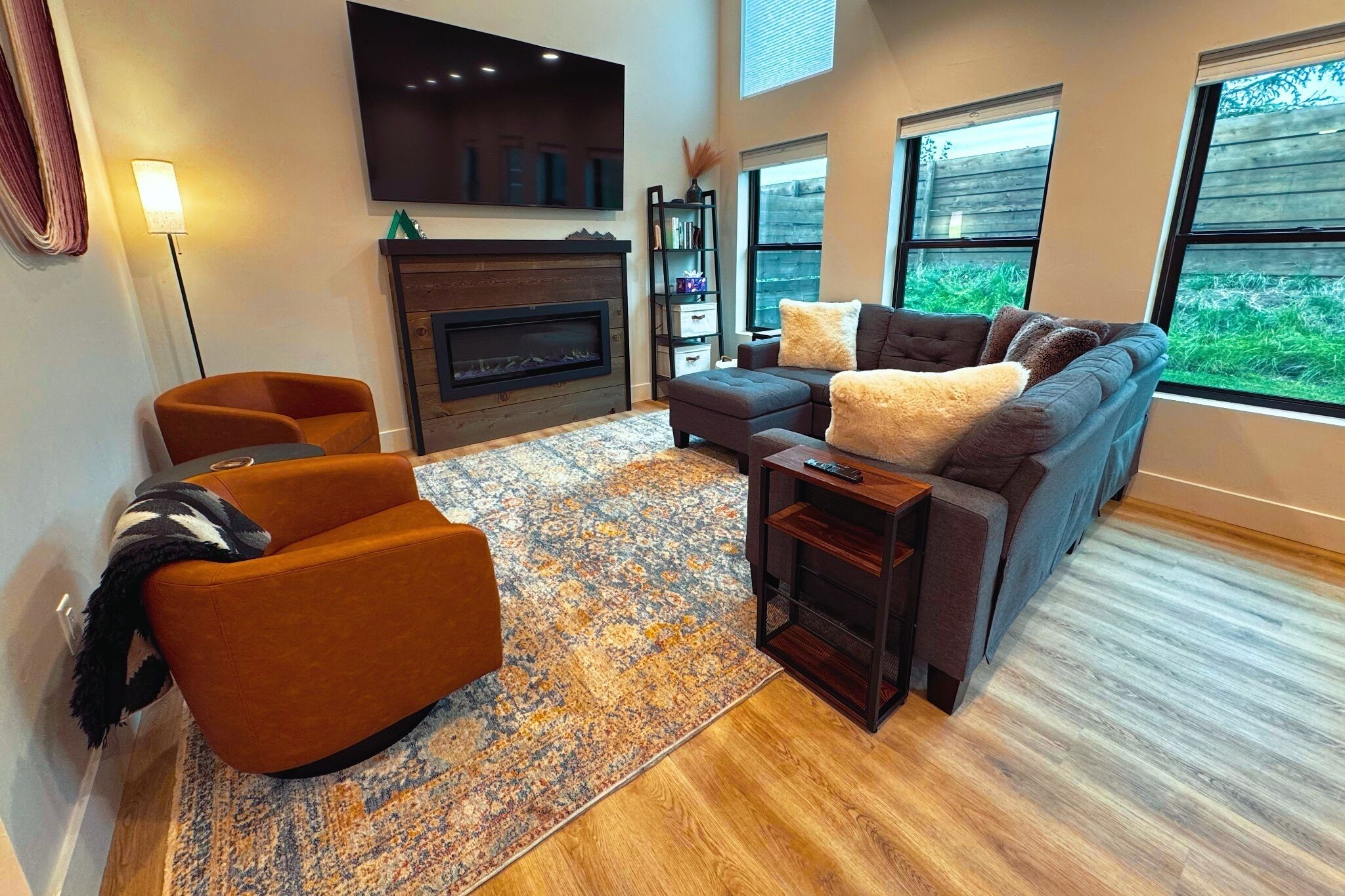 Smart TV, fireplace, offices, computer monitors