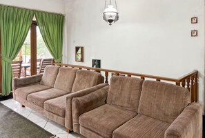 Living area - Large Bogor Villa w/ Pool, BBQ Grill& Fishing Spot (Cigombong)