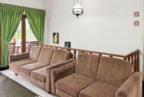 Living area - Large Bogor Villa w/ Pool, BBQ Grill& Fishing Spot (Cigombong)