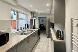 Private kitchen - StMichael's House (Nottingham)