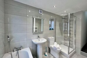 Bathroom - StMichael's House (Nottingham)