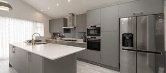 Spacious 2 Bedroom House in Kingsbury NW London