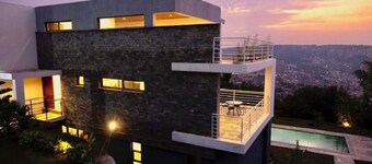 Maison Lumière - Elegant 3-floor villa in Kigali