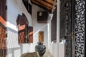 Interior - Seven Pillars. 39 Galle Fort (Galle)