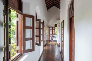 Interior - Seven Pillars. 39 Galle Fort (Galle)