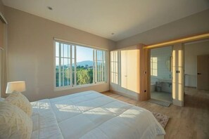 Room - 4 bedroom pool villa in Chiang Mai city close to airport (Chiang Mai)