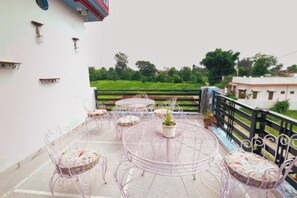 Unclassified image, 2 of 14, button - Hoztel Jollygrrant Doon (Dehradun)