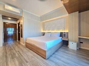 Deluxe Double Room | In-room safe, blackout drapes, soundproofing, free WiFi