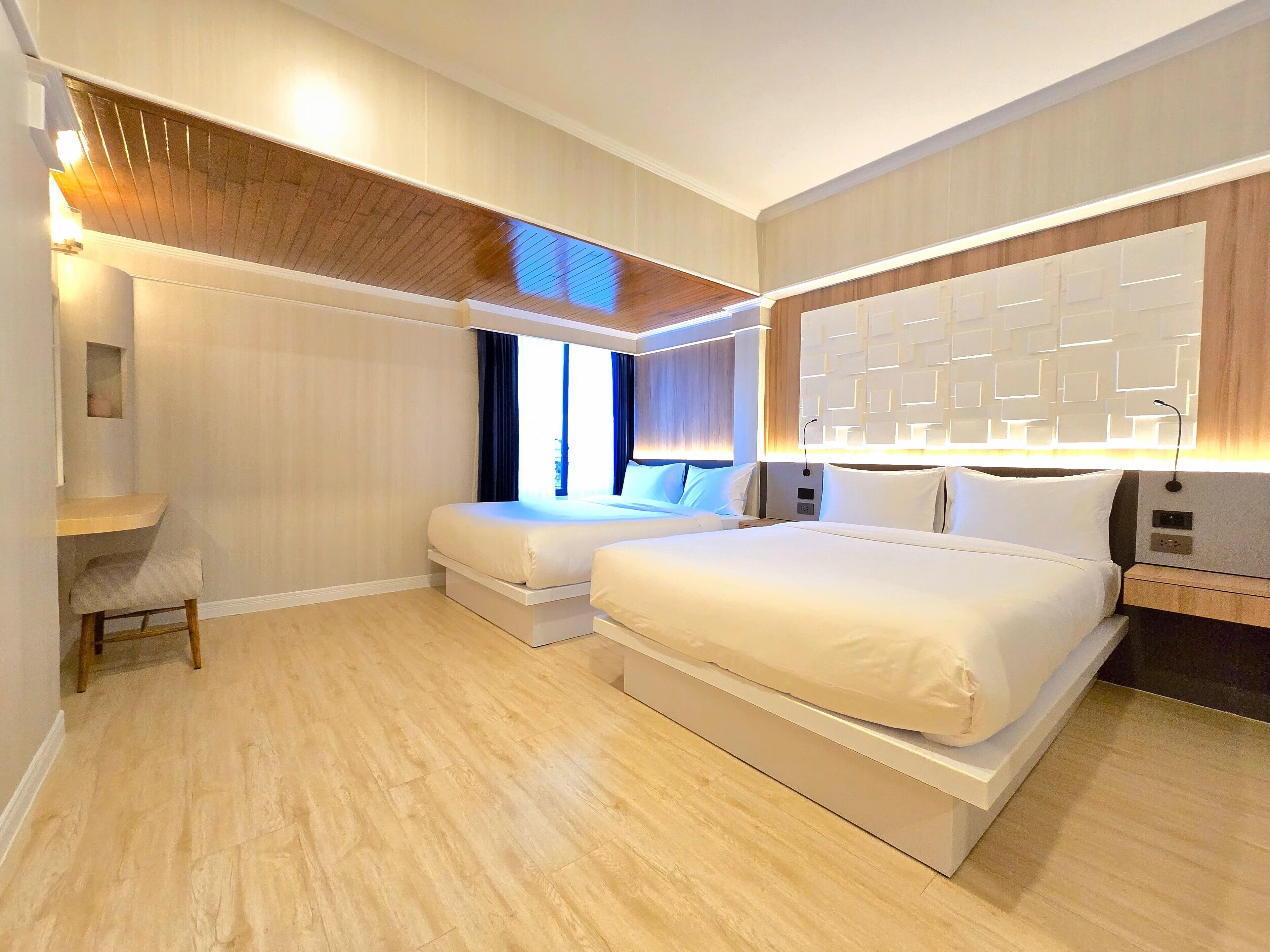 ห้องดีลักซ์สำหรับสี่ท่าน | ตู้นิรภัยในห้องพัก, ผ้าม่านกันแสง, ห้องเก็บเสียง, Wi-Fi ฟรี