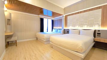 Deluxe Quadruple Room | In-room safe, blackout drapes, soundproofing, free WiFi