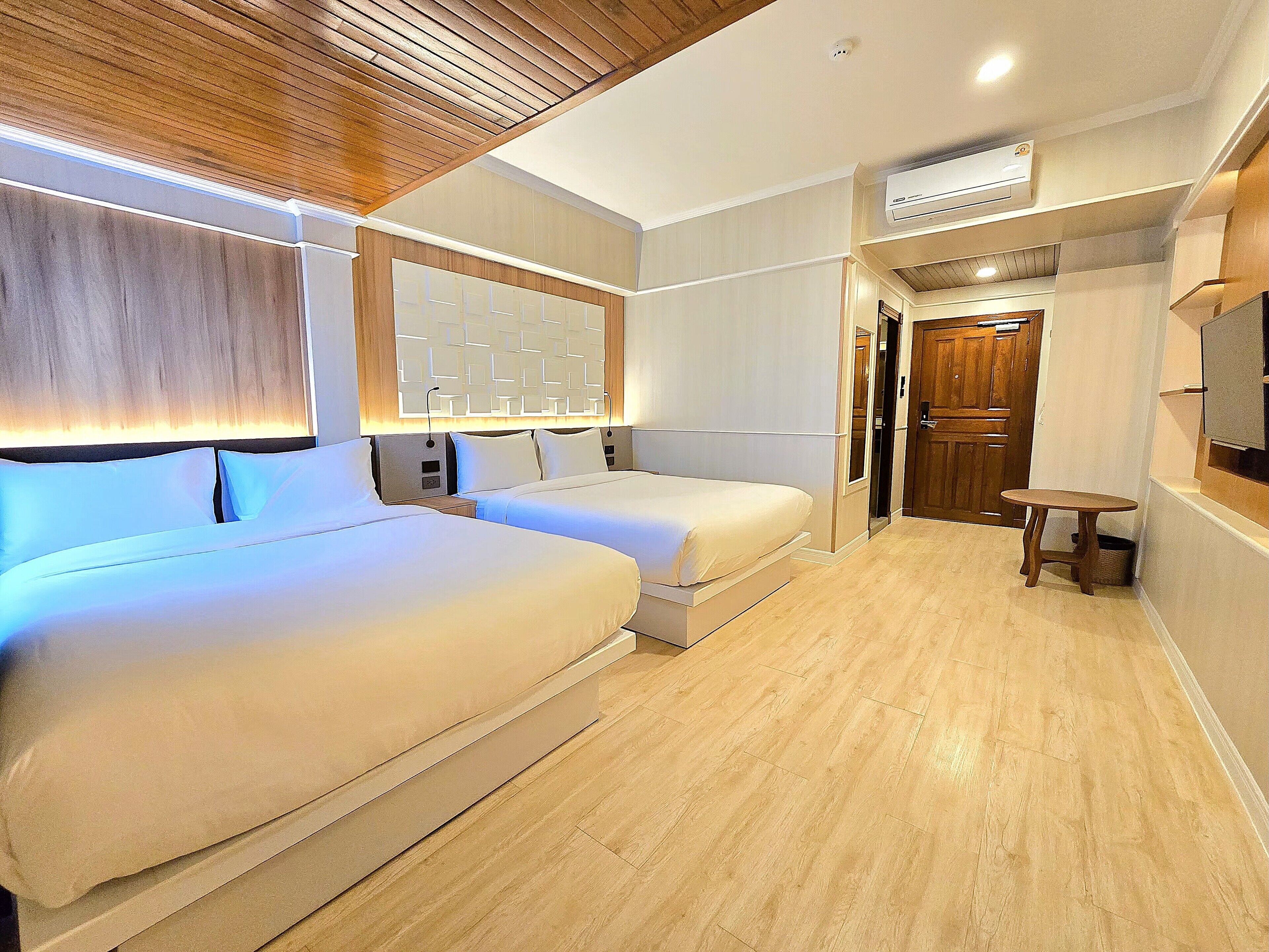 ห้องดีลักซ์สำหรับสี่ท่าน | ตู้นิรภัยในห้องพัก, ผ้าม่านกันแสง, ห้องเก็บเสียง, Wi-Fi ฟรี