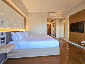 Deluxe Double Room | In-room safe, blackout drapes, soundproofing, free WiFi