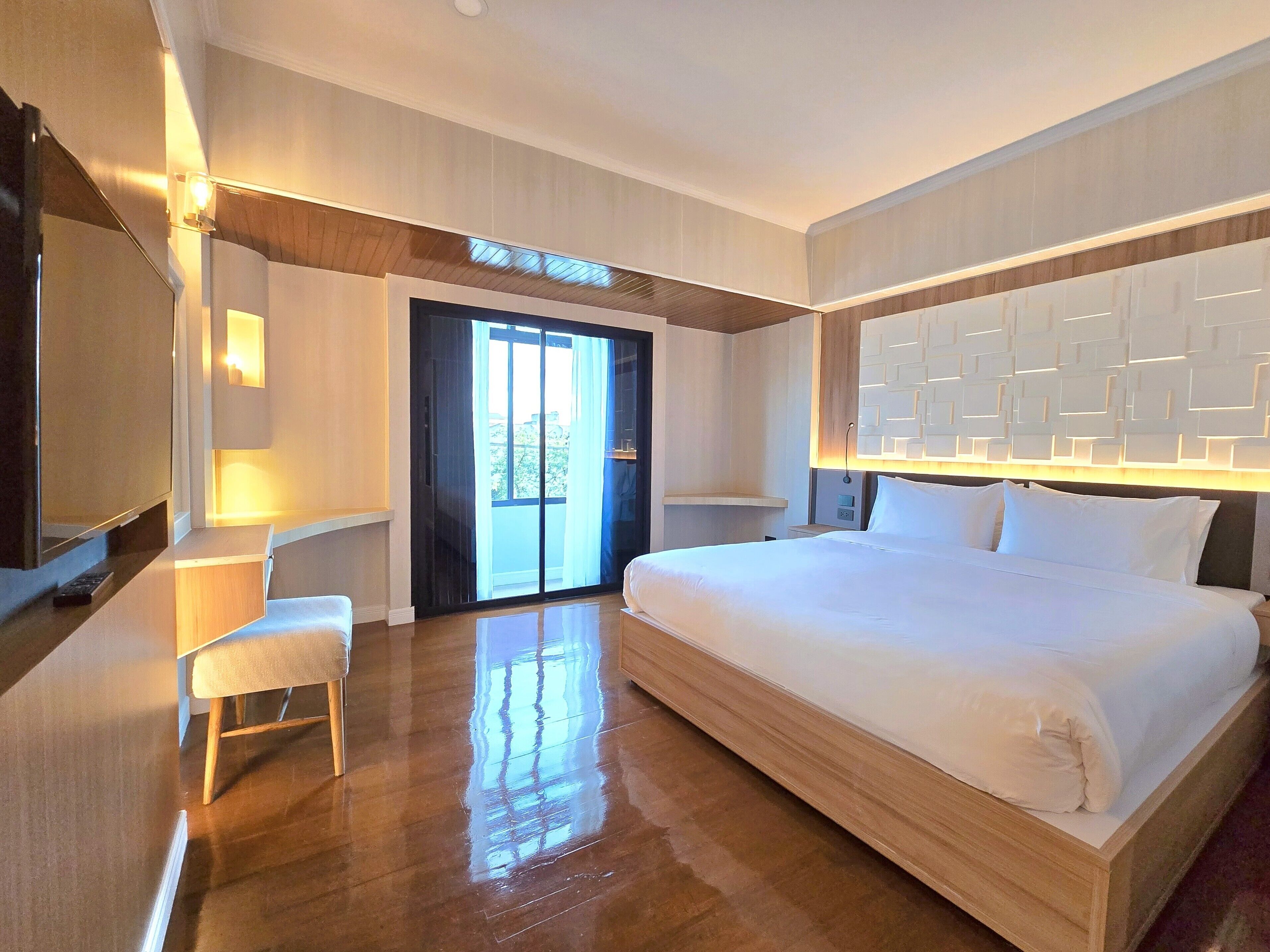 Deluxe Double Room | In-room safe, blackout drapes, soundproofing, free WiFi
