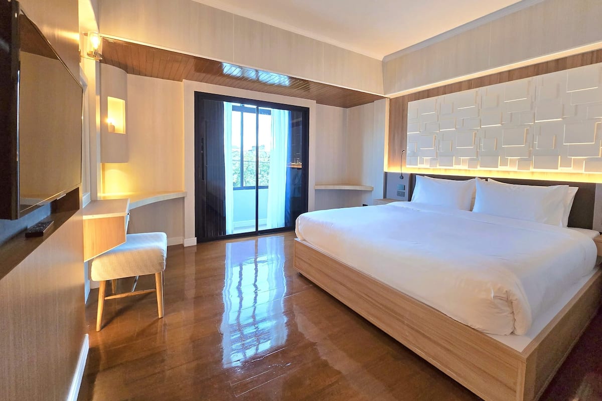 Deluxe Double Room | In-room safe, blackout drapes, soundproofing, free WiFi