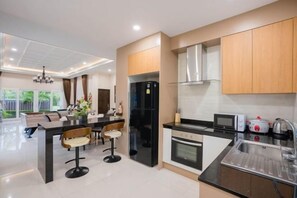 Private kitchen - Bunny house Pool Villa (Bang Lamung)