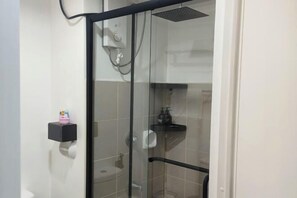 Bathroom - New Minimalist Condo at Cebu I.T. Park Avida Riala (Cebu City)