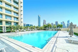Outdoor pool - bnbme Chic Apt w/ Balcony, 5 min to Burj Khalifa (Dubai)