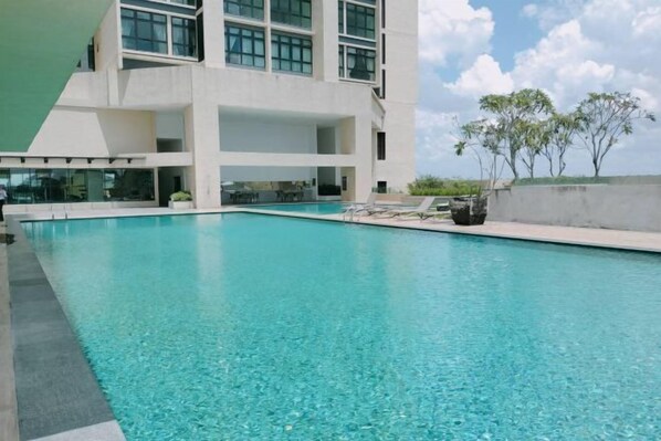 Outdoor pool - Delight Homestay Paradigm Residence (Tebrau)