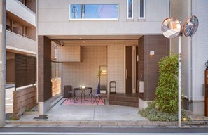 المنشأة من الخارج