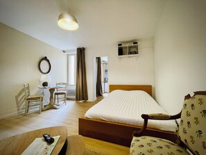 خدمة الإنترنت وملاءات أسرّة