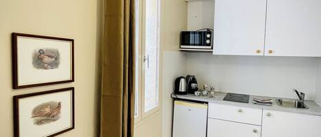 Four Ă micro-ondes, surface de cuisson