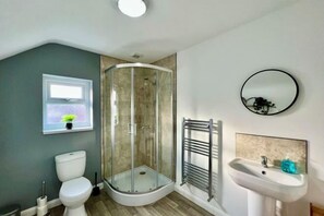 Bathroom - Curzon House Two (Cleethorpes)