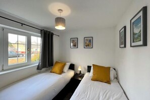 Cots/infant beds - Curzon House Two (Cleethorpes)