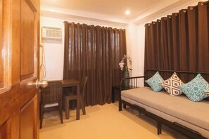 Room - RedDoorz at Villa Casita Heritage Tagaytay (Tagaytay)