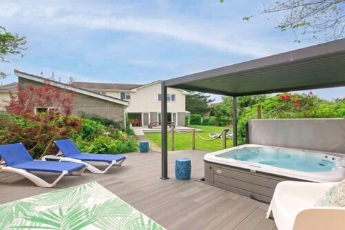 Ladywell Sleeps 12Hot Tub Pool Table, Pizza Oven