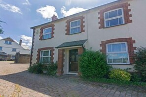 Room - Cloudbreak Hot Tub Log Burner, Dogs Welcome (Heanton Punchardon)