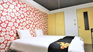 A hotel room with a bed, a yellow door, and a patterned wall. - Guest houseNear Nijo CastleNear and quiet from the station A185 (Kyoto)
