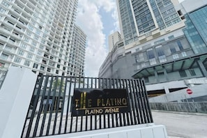 A gated entrance with a sign reading 'The Platino Platino Avenue.'