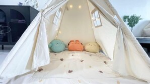 A cozy tent-like space with a cushioned floor and a small window. - PLATINO Kids Friendly, 3BR Family Suite, Next to Paradigm Mall Escape JB (Tebrau)