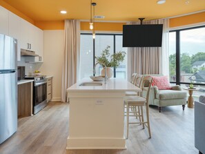 Refrigerador, microondas, placa de cocina, lavavajillas