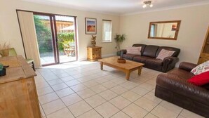 Room - Oysters Sleeps 6 Modern Villa & Dog Friendly (North Devon District)