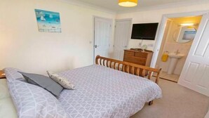 Room - Oysters Sleeps 6 Modern Villa & Dog Friendly (North Devon District)