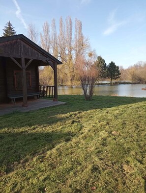 Property grounds - Chalet des prés de la fontaine (Saints-en-Puisaye)