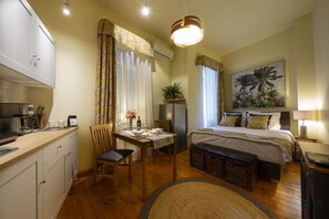 Unclassified image, 4 of 21, button - Rainforest Studio Downtown by Pretty Apartments (Bucharest)