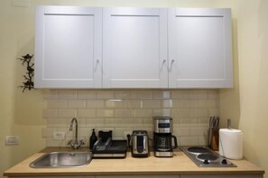 Microwave - Rainforest Studio Downtown by Pretty Apartments (Bucharest)