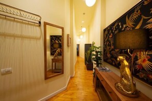Interior - Rainforest Studio Downtown by Pretty Apartments (Bucharest)