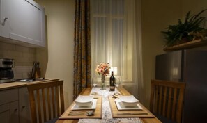 Dining - Rainforest Studio Downtown by Pretty Apartments (Bucharest)