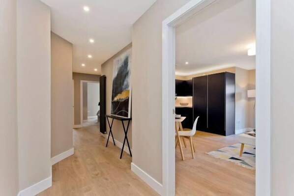 Cribs/infant beds - Modern central 2 bedroom apartment with parking (Edinburgh)