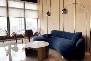 Living area - Georgetown Urban Suite Family Skypool I SeaView (Jelutong)