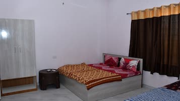 Habitación doble Deluxe | Espacio para trabajar con laptop y wifi gratis