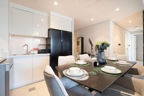 Dining - Luxury 2BR Burj Khalifa View Dubai Mall (Dubai)